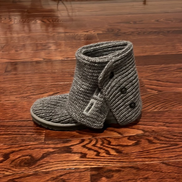 Grey crocheted Ugg boots - Picture 6 of 6